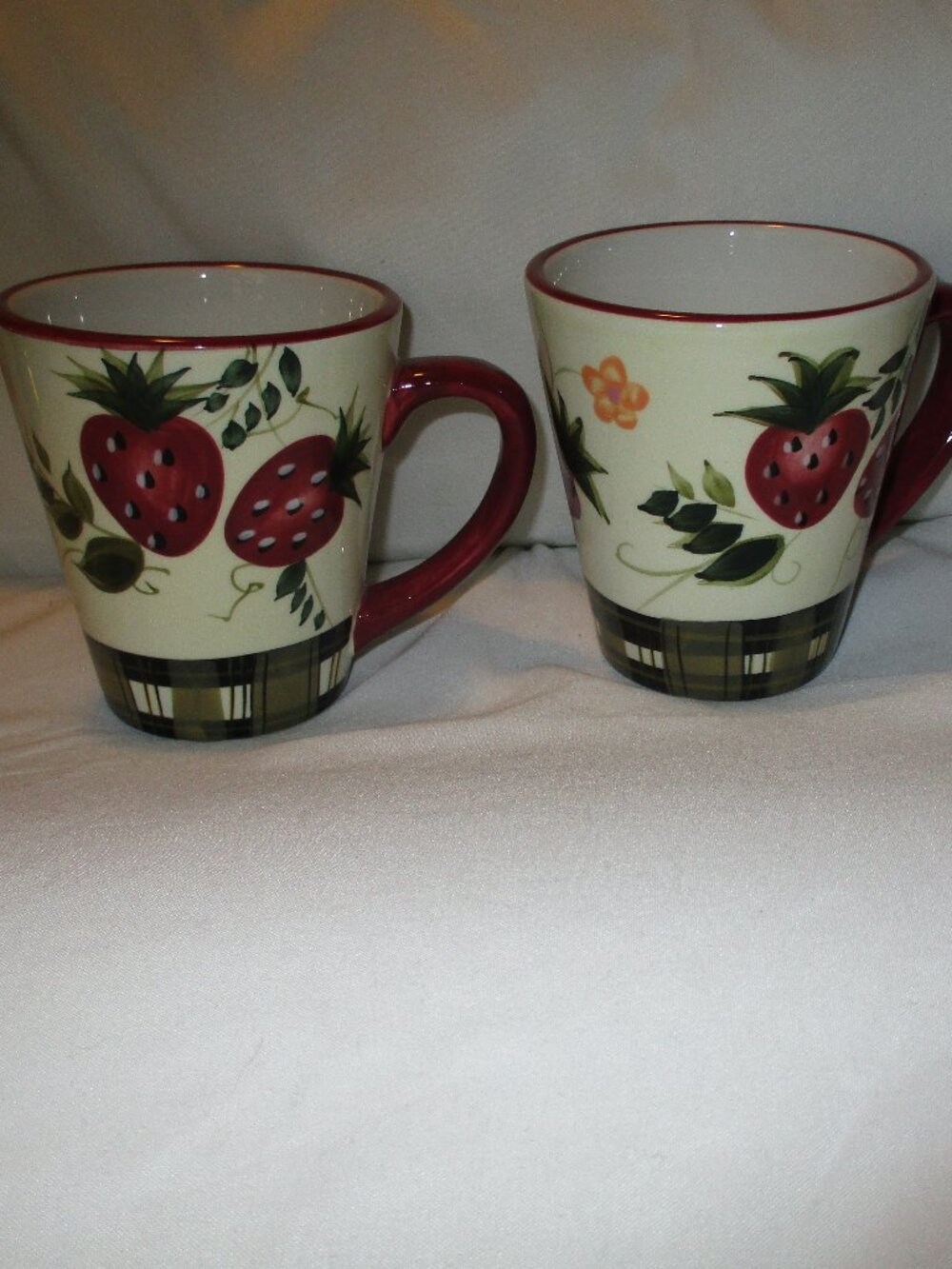 2 Oneida l Strawberry Plaid l Coffee Mugs l Hand-painted l Replacement plate